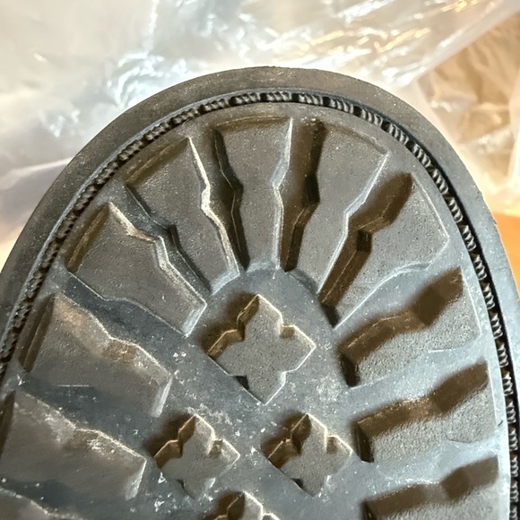 UGG Women’s Chaney Black Suede Water-Resistant Mid Boots - Size 8 - Picture 10 of 13